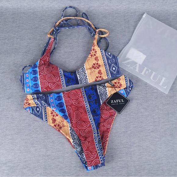 Zaful Floral Paisley Strappy Bikini Set - Picture 3 of 15